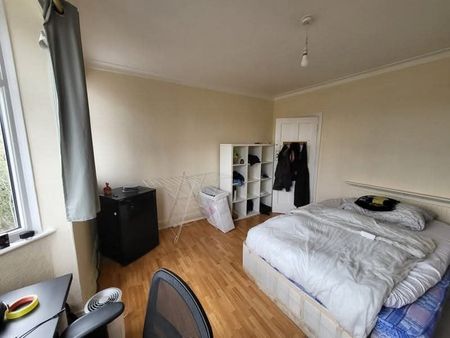 3 Bed Flat, Finchley Road, NW11 - Photo 3
