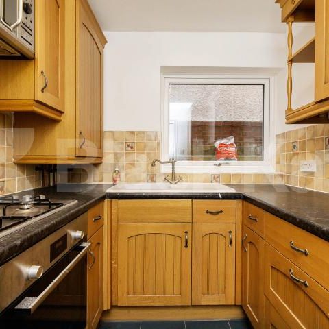 2 bedroom 2 bathroom maisonette with garden located close to Highgate station - Photo 1