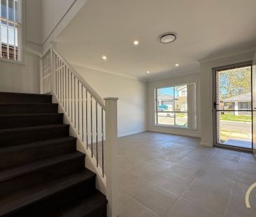 Brand New 4 Bedroom Home, Located in Austral! - Photo 4