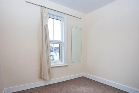 2 bedroom maisonette to rent - Photo 2