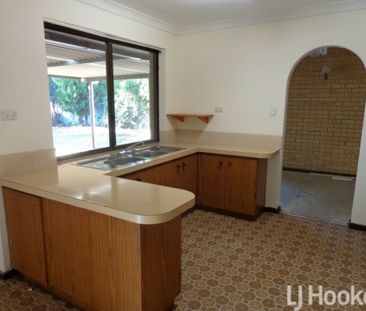 Three Mega Bedrooms! - Photo 6
