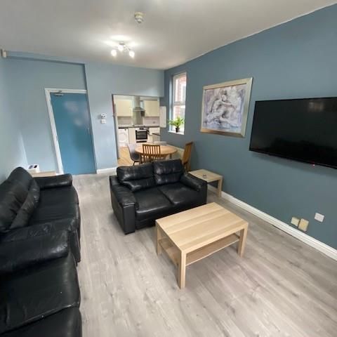 6 bedroom private hall to rent - Photo 1