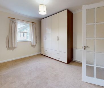 2 bedroom Flat To Let - Photo 2
