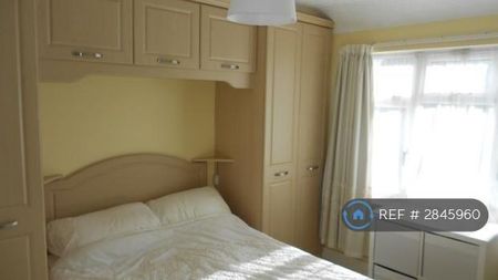 4 bedroom terraced house to rent - Photo 2