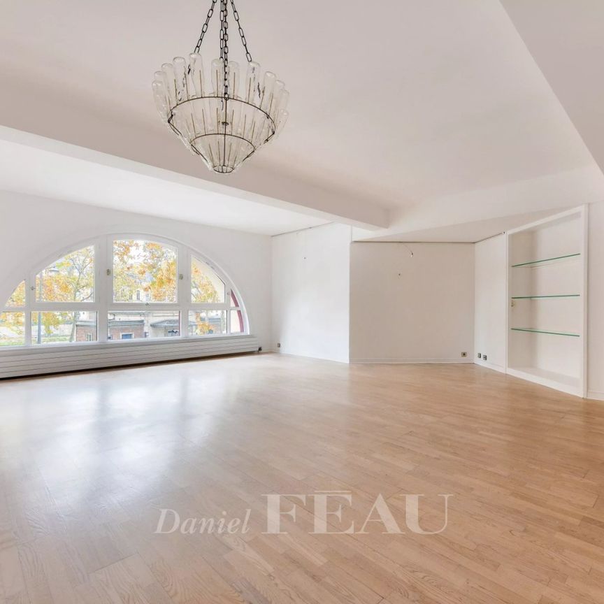 Appartement • Paris 4ème - Photo 1