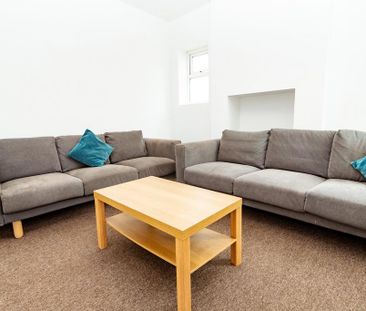 1 bedroom in a house share to rent - Photo 2