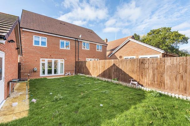 4 bedroom semi-detached house to rent - Photo 1