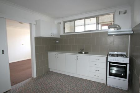 Spacious Two Bedroom Granny Flat - Photo 5