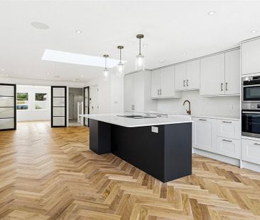 4 bedroom end of terrace house to rent - Photo 5