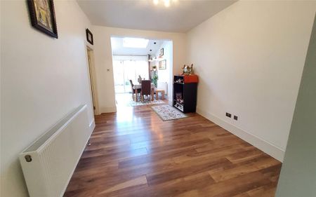 4 bedroom semi-detached house to rent - Photo 3