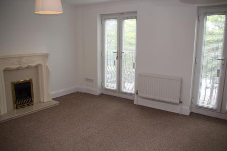 3 bedroom flat to rent - Photo 3
