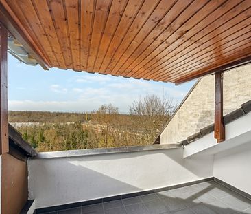 2 - Zimmer DG Wohnung mit Fußbodenheizung, Glasfaser, Holzofen, Balkon mit toller Aussicht. - Photo 2