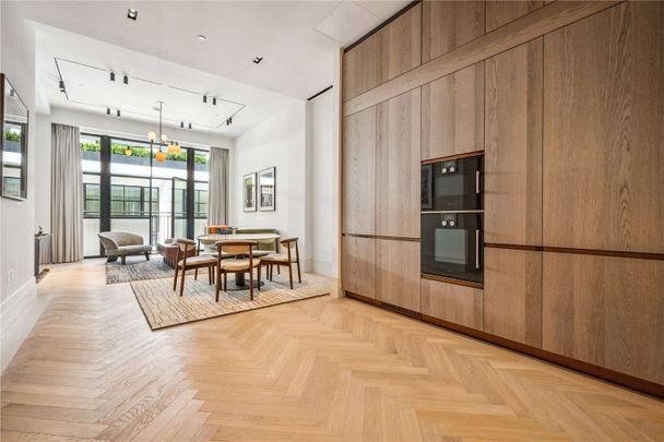 A stunning one bedroom apartment in one of the most sought-after residential buildings in London - Photo 1