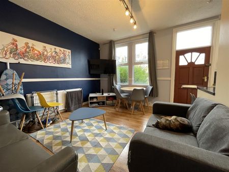 Room in a Shared House, Beechwood Mount, LS4 - Photo 2