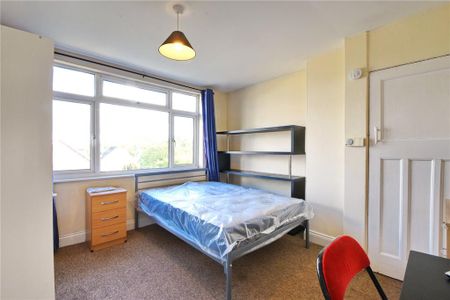 4 bedroom end of terrace house to rent - Photo 2