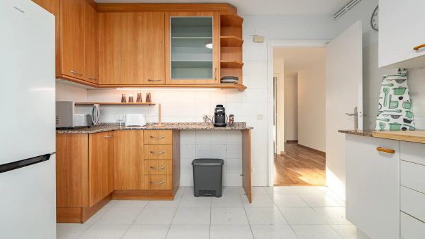 Rooms for rent in 4-bedroom apartment in Sant Cugat Del Vallès - Photo 1