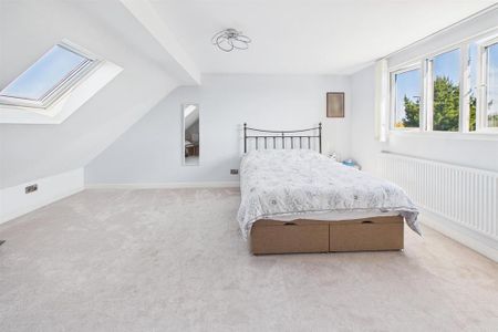 4 bedroom semi-detached house to rent - Photo 2