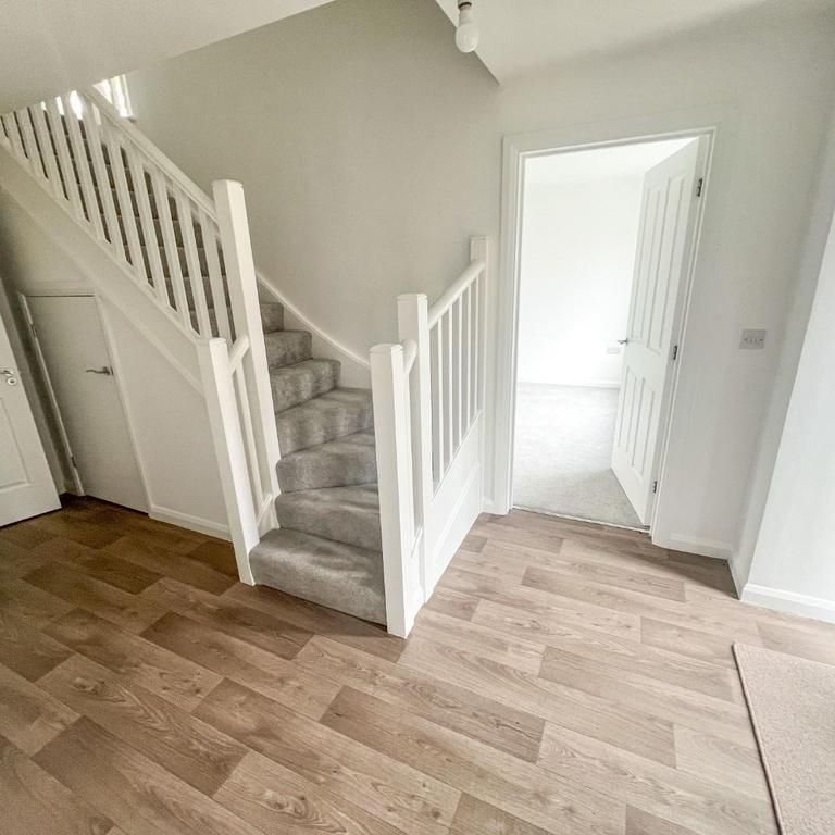 4 bedroom detached house to rent - Photo 1