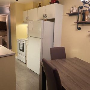 Grand 4 1/2 Libre Immédiatement (terrasse) - Photo 2