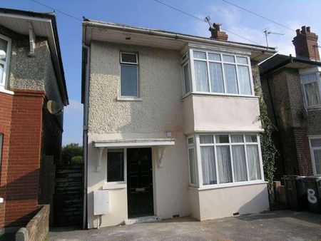 Bedroom Detached House In Winton, BH9 - Photo 3