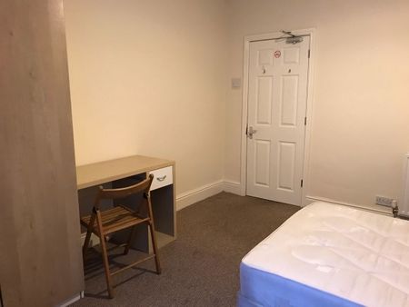 6 Bed - St Andrews Street â€“ 6 Bed - Photo 4