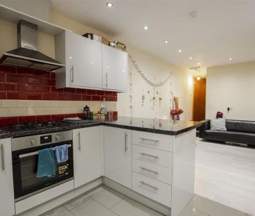 6 bedroom house to rent - Photo 2