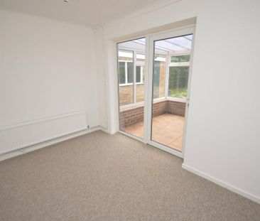 2 bedroom detached bungalow to rent - Photo 3