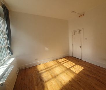 4 Bed Flat, Enterprise House, E9 - Photo 5