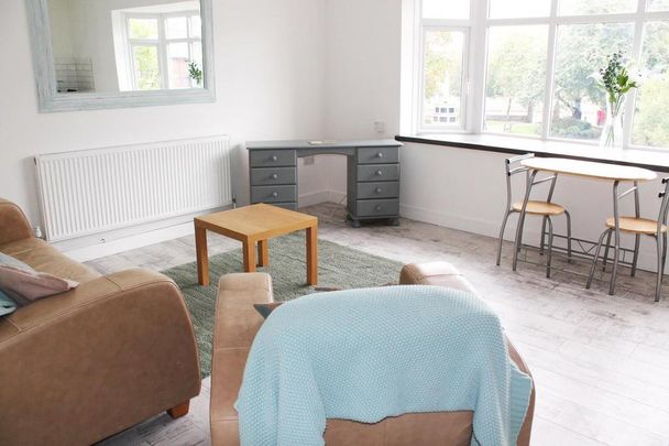 2 bedroom flat to rent - Photo 1