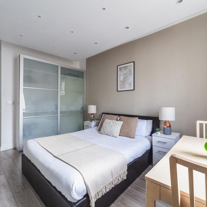 Studio to rent - Photo 1