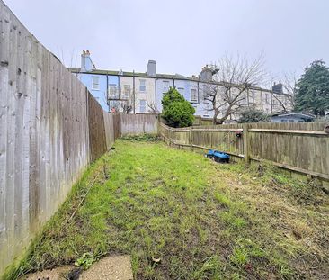 A 2 Bedroom Terraced House Instruction to Let in Hastings - Photo 4