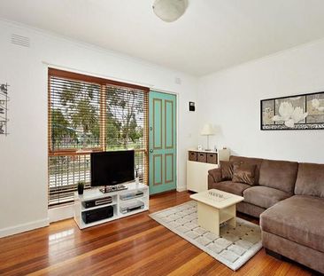 FANTASTIC ONE BEDROOM IN A GREAT LOCATION - Photo 2