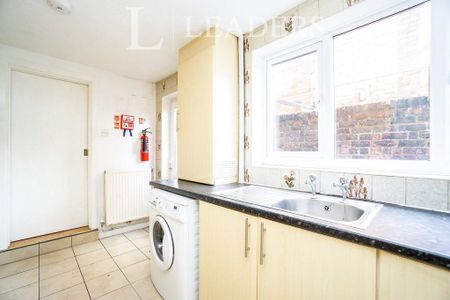 1 bedroom in a house share to rent - Photo 4