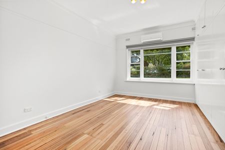 24 Kalang Road, Camberwell VIC 3124 - House For Rent | Domain - Photo 5
