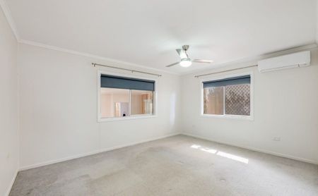 Spacious 3 Bedroom Family Home with Large Shed and Rumpus Room - Photo 2