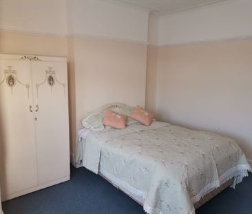 Room in a Shared House, Ashgrove Road, IG3 - Photo 4