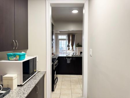 For Lease - 138 Farooq Boulevard, Vaughan, Ontario - Photo 4