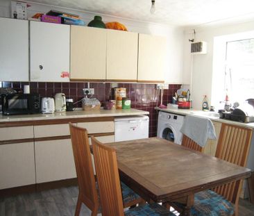 3 bedroom terraced house to rent - Photo 5
