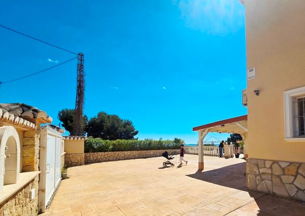 LONG TERM RENTAL Beautiful villa with sea views for rent in Benissa coast with 5 bedrooms.