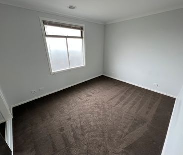 3 Bedroom Modern Townhouse - Photo 1