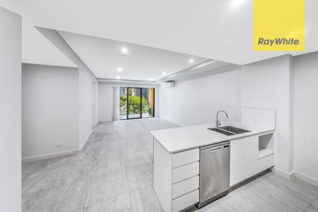 MODERN TWO BEDROOM APARTMENT IN PRIME LOCATION WITH GARDEN ASPECT - Photo 2