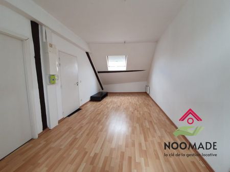 Appartement F2 mansardé au 2e étage - DIEBLING - Photo 4