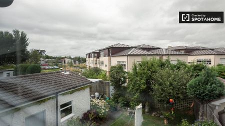 Ample room in shared apartment in Knocklyon, Dublin - Photo 4