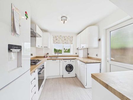 Butts Road, SO19 - Photo 2