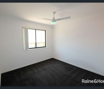 IMMACULATE AIR-CONDITIONED 3 BEDROOM TOWNHOUSE IN POPULAR, CENTRALL... - Photo 2