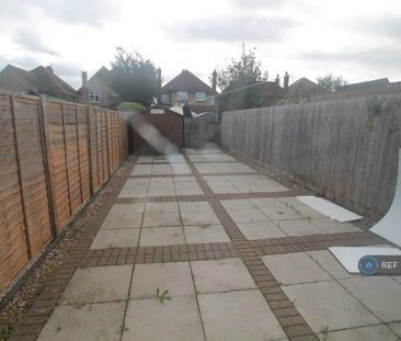 3 bedroom semi-detached house to rent - Photo 6