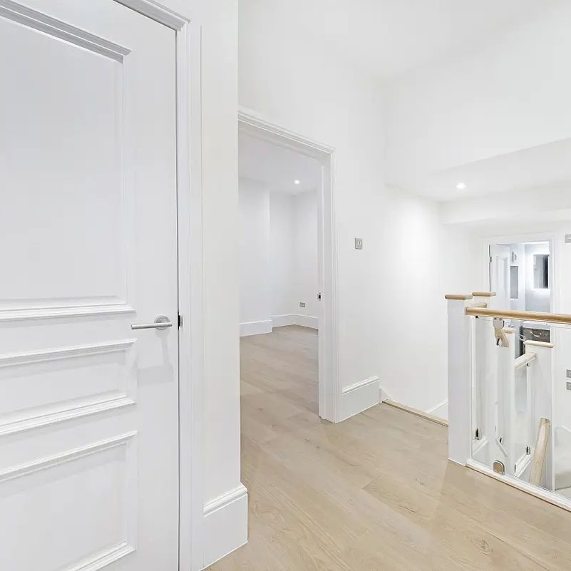 3 bedroom maisonette in London - Photo 1