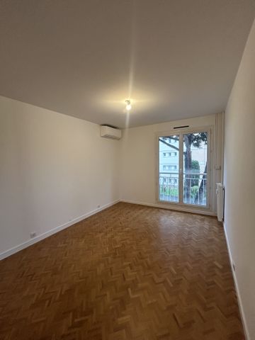 Location Appartement 4 pièces 77m² NICE 06200 - Photo 3