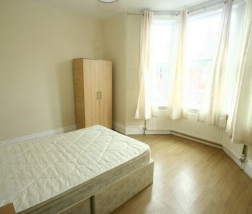 3 Bed - Simonside Terrace, Heaton, Ne6 - Photo 2
