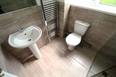 4 bedroom detached house to rent - Photo 5
